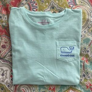 Vineyard vines t shirt